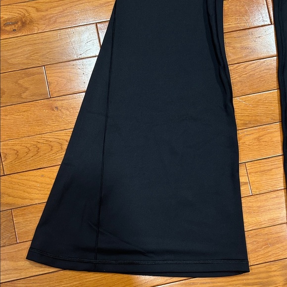 NWT- PINK Victoria's Secret Black Flare Leggings - Picture 8 of 11